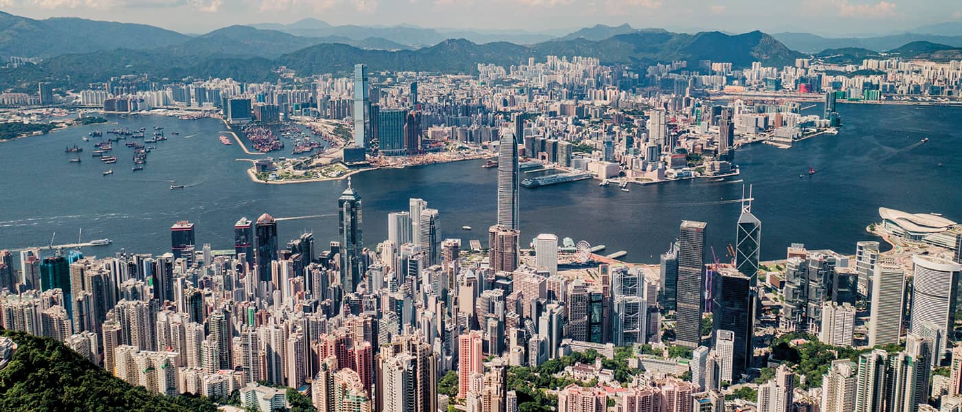 ヴィクトリア湾から望む香港全景写真!''